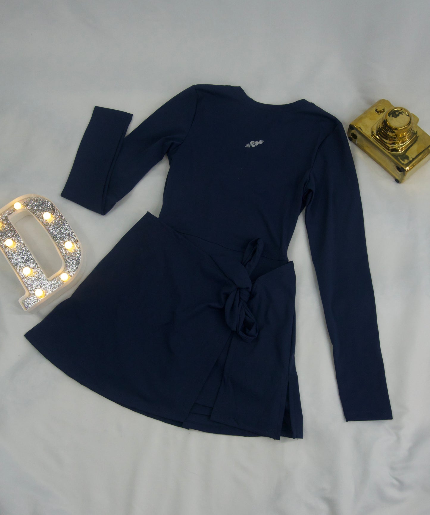 Vestido con lazo y short por debajo